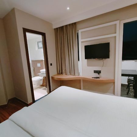 Aura Rooms Déhrádún Exteriér fotografie