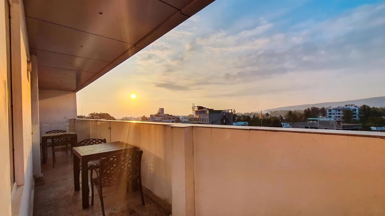 Aura Rooms Déhrádún Exteriér fotografie