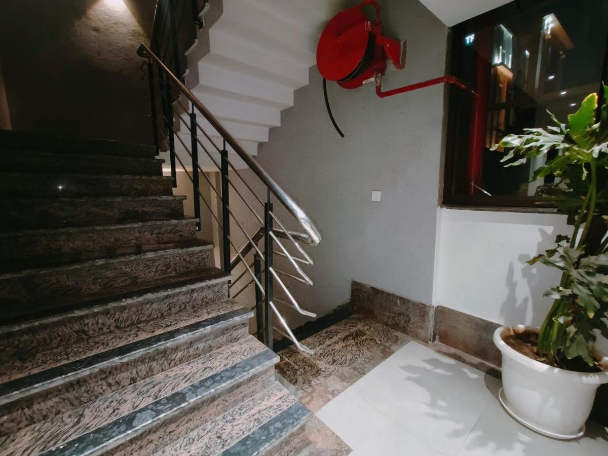 Aura Rooms Déhrádún Exteriér fotografie